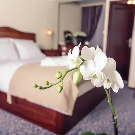 Stern Hodinový hotel *